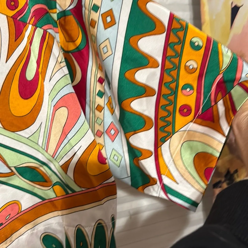 Colorful Geometric Patterned Crop Blouse - Picture 2 of 5